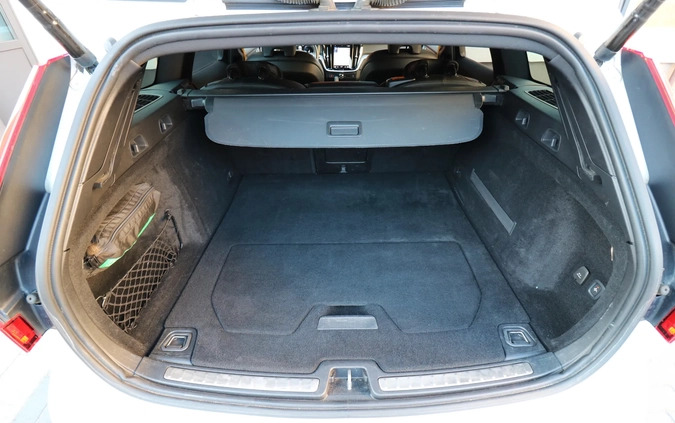 Volvo V60 cena 116500 przebieg: 182400, rok produkcji 2019 z Zelów małe 781